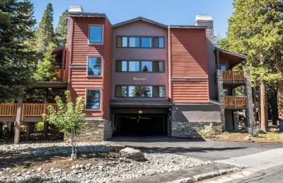 Eagle Lodge Escape • Upgraded • Fireplace & Garage Hotels near Mammoth Ski Museum