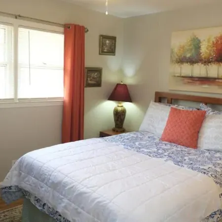 Entire house with 3 bedroom/1.5 bath