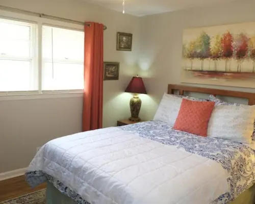 Entire house with 3 bedroom/1.5 bath Hotels in Griffin