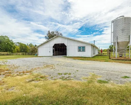 Unique barndominium with lots of space near Chattanooga Hotels in Walker County