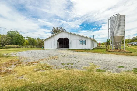 Unique barndominium with lots of space near Chattanooga
