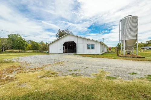 Unique barndominium with lots of space near Chattanooga