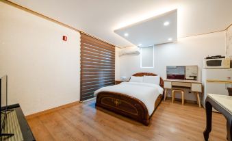 Ian Residence