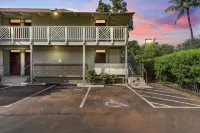 Ocean Escape Hotels in Kalepolepo Beach