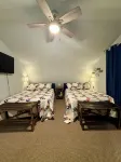 KY BOURBON TRAIL LAKEFRONT HOUSE WITH DOCK SLEEPS 8! Year round Hot tub!