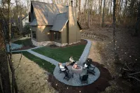 Luxury 4BR Mountain Home Near Downtown Highlands, Surrounded by Nantahala Forest