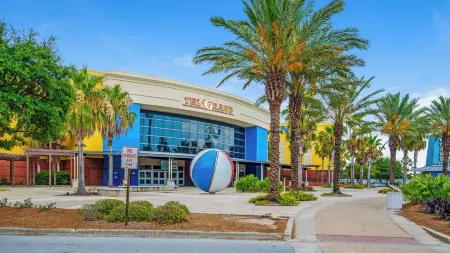 6 Minutes to the Gulf, Cute & Coastal Cottage: Sleeps 6