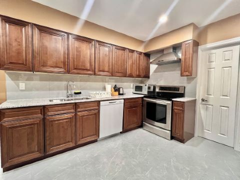 Upgraded Rooms with Bath 7-Min to Subway Near Downsview Rogers Stadium