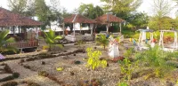Simeulue Nanik Surfcamp Hotels in 