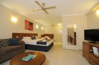 Cairns Queenslander Hotel & Apartments Hotels in Cairns North