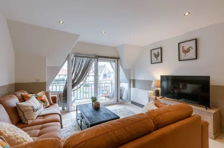 Cozy Apartment With Balcony With Parking