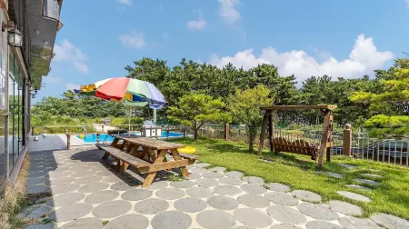 Daebudo Juni Pension Отели рядом с достопримечательностью «365 대부도 캠핑시티»