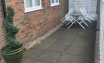 1Br-Sleeps4-Freeparking-London-40Mins