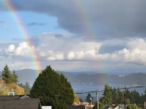 Charming 2-bedroom water view house, WiFi in nice Bremerton
