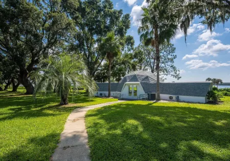 Sumner Lake Tiny House Отели в г. Клермонт