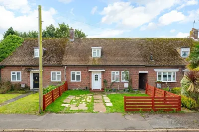 Suspire House -Sleeps6-Garden-BBQ-Coastal Retreat Hotels near Beach hut 9