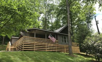 Happy Camper 1 Bedroom Cottage by RedAwning