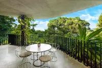 The Planchonella House - Eco Stay de Luxe Hotels in 