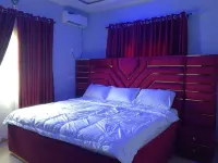 2 Bed-Sleeps 4-Free Parking-AirCon Hoteles en Oredo