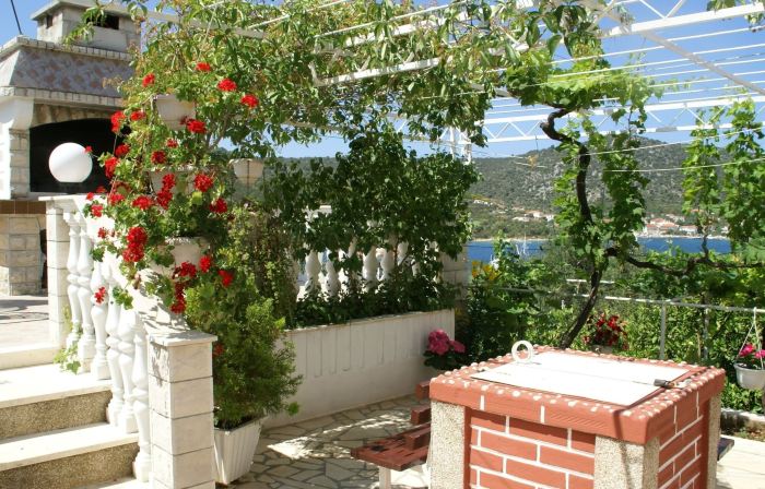 Apartment in Vinisce 100m from the Sea