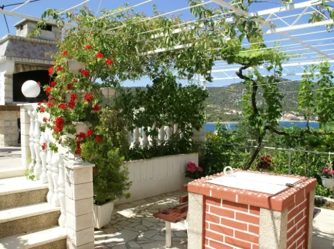 Apartment in Vinisce 100m from the Sea
