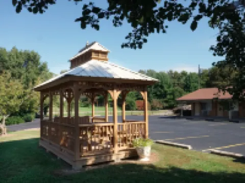 Four Seasons Lodging Hotels in Posey County