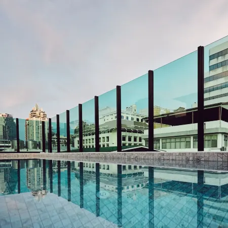 Artino Hotel Silom Отели рядом с достопримечательностью «Христианская школа Св.Иосифа»