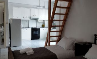 Perissa Art Villa - Kitchen & Washing Machine