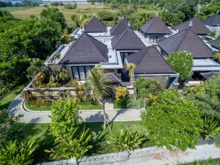 Kori Maharani Villas - Two-Bedroom Villa with Private Pool 2 Отели рядом с достопримечательностью «Klungkung Temple»