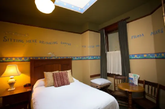 McMenamins White Eagle Hotel a 