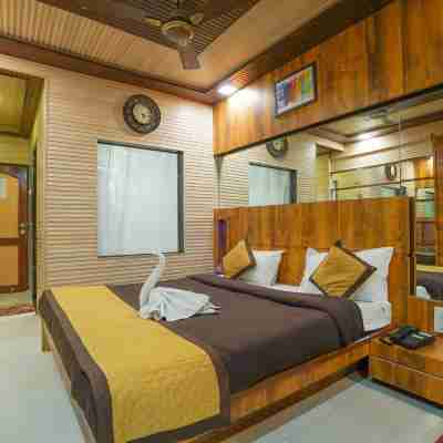 Hotel Kumar Plaza Rooms