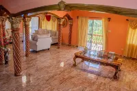 Blue Berry Hills Villa Hotel di Discovery Bay