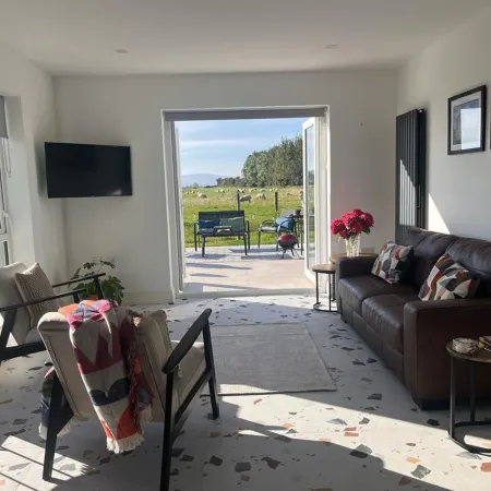 Sunset Cottage - Sleeps 6 - Parking - Garden