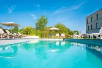 Best Western Plus Hotel les Humanistes - Pools