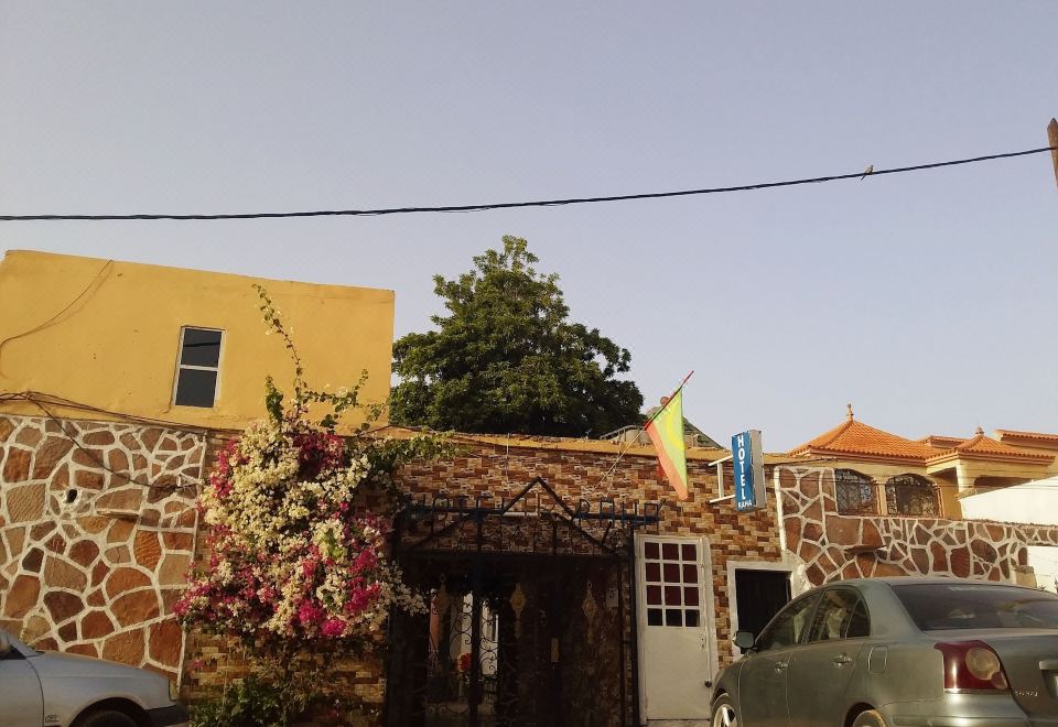 Hotel Raha - Housity