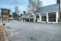 Colonial Motel and Spa Hotels near West Dummerston Covered Bridge