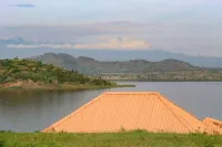 Ruhondo Beach Resort - Bãi đậu xe