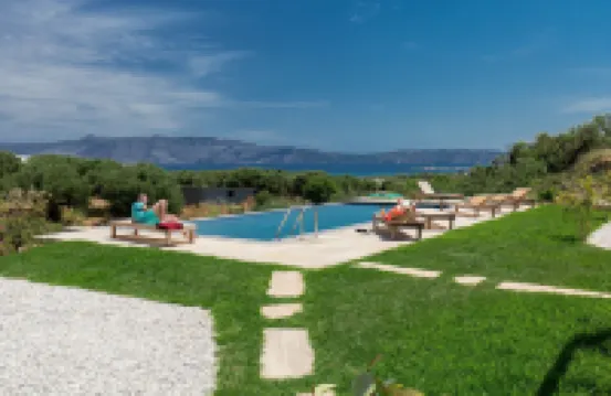 Agarathos Traditional Rooms - Pool - Kaliviani -on the Road to Balos