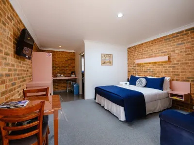 The Lydoun Motel Hotels in Howlong