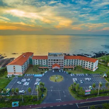 Ilseong Jeju Beach Resort Отели рядом с достопримечательностью «Пляж Хёпчже»