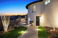 The Castle: A Luxury Compound Retreat Rotary Park附近的飯店