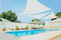 Villa Carlina Resort Hotels near Sundowners Beach Villas
