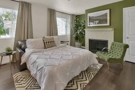 Family Friendly | Washer+Dryer | PlayStation Pro | Large Yard | Fast Wifi Отели в г. Милкрик