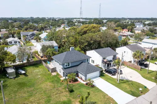 Saltwater Pool, Grill and Wi-Fi - Inviting Coastal Retreat
