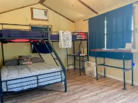 Glorious 5 Lake Eastland Glamping Tiny Town Mockingbyrd Hotel di Eastland