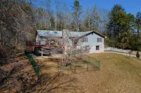 Mountain View and Game Room - Spacious Luxury Retreat