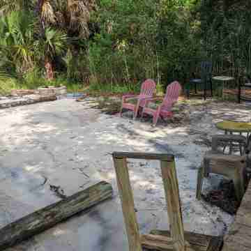 Pool Access and Scenic Sound Views - Charming Romantic Escape Hotel Exterior