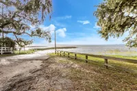 Luxury Cottage Near Legoland & Chain of Lakes Hotels in Lake Hamilton