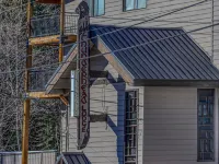 Scenic Deck and Geothermal Pool Access - Charming Getaway Hotels in der Nähe von Trillium Lake