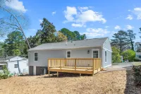 Near ATL | 4k TVs | Fast WiFi | King Bed Отели рядом с достопримечательностью «Уэсли Чапел Кроссинг»